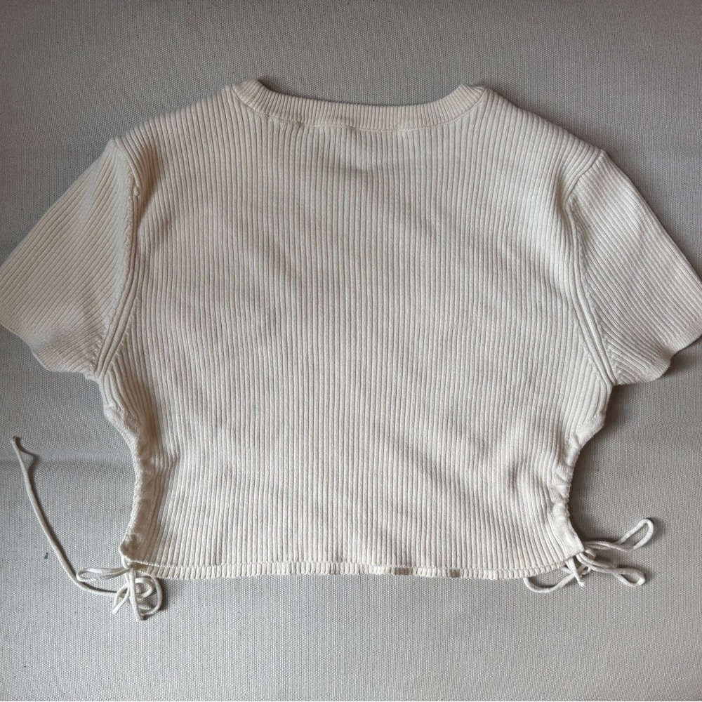 Chic Cream Ribbed Crop Top - Picture 2 of 4